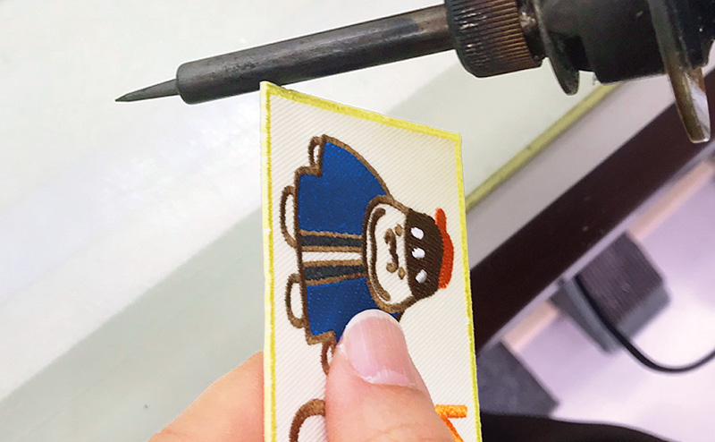 ワッペン縁の加工　ヒートカット加工とは